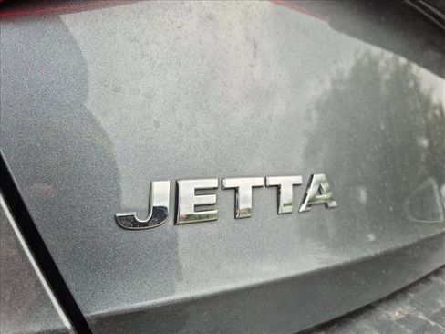 Used 2019 Volkswagen Jetta SE w/ Cold Weather Package FWD image 14