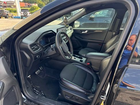 Used 2023 Ford Escape ST-Line w/ Tech Pack #1 FWD image 7