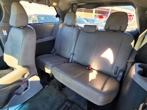 Used 2017 Toyota Sienna XLE Premium w/ Cargo Management Package AWD/4WD image 29