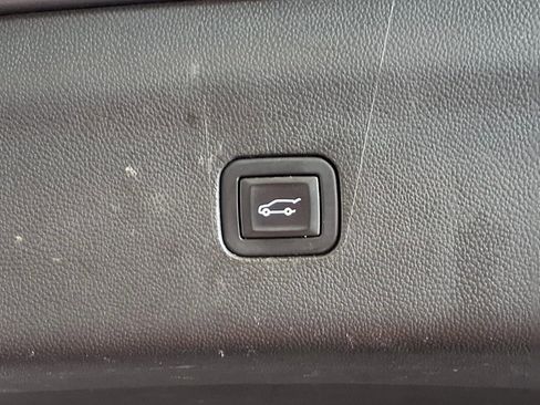 Used 2023 Buick Enclave Avenir w/ Avenir Technology Package image 7