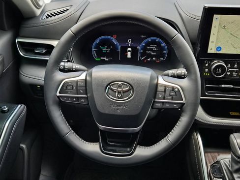Used 2026 Toyota Highlander Platinum AWD/4WD image 22