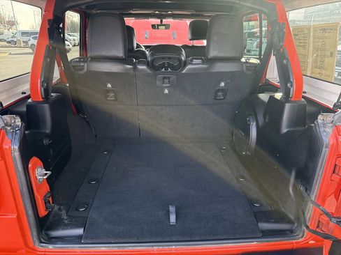 Used 2019 Jeep Wrangler Unlimited Sahara w/ Uconnect 4C Nav & Sound Group image 39