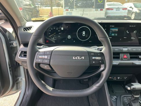 New 2025 Kia K4 EX image 18