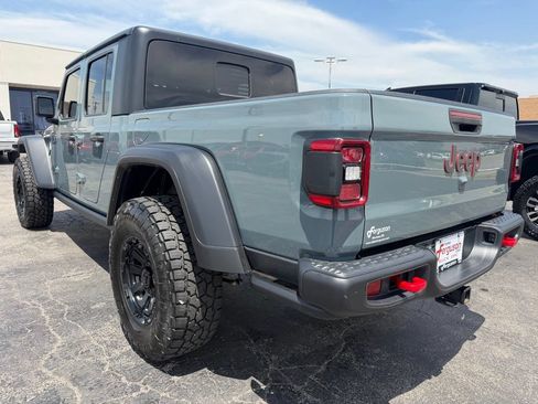 Used 2024 Jeep Gladiator Rubicon w/ Technology Group AWD/4WD image 13