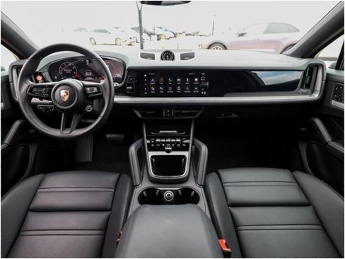 Certified 2025 Porsche Cayenne Coupe image 24