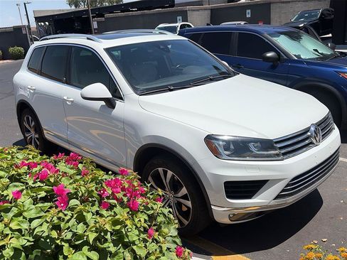 Used 2017 Volkswagen Touareg Wolfsburg Edition AWD/4WD image 2
