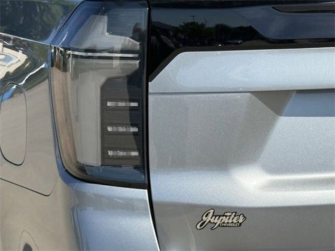 New 2025 Chevrolet Suburban High Country image 6