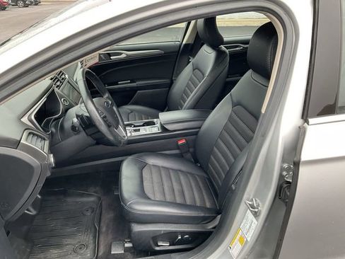 Used 2017 Ford Fusion SE w/ Equipment Group 201A image 10