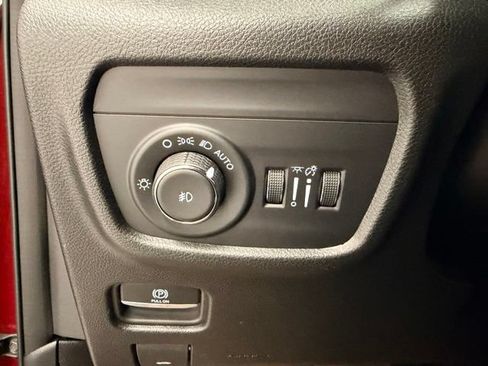Used 2024 Jeep Grand Cherokee L Limited AWD/4WD image 19