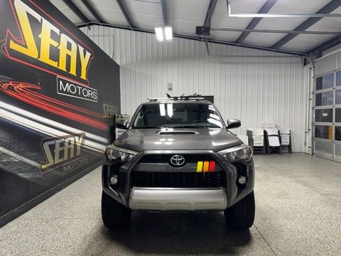 Used 2018 Toyota 4Runner TRD Off-Road w/ TRD Performance Package AWD/4WD image 30