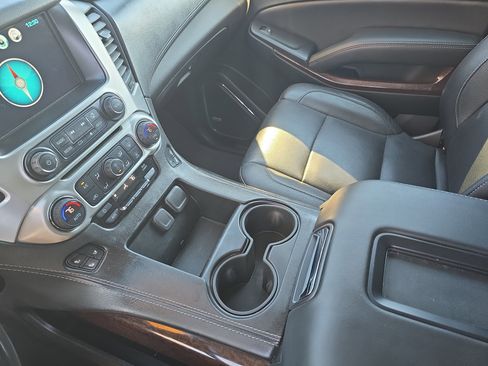 Used 2019 GMC Yukon SLT image 25