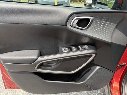 Used 2024 Kia Soul LX w/ Option Group 015 FWD image 8