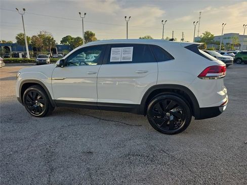 Used 2025 Volkswagen Atlas Cross Sport SE w/ Panoramic Sunroof Package image 7