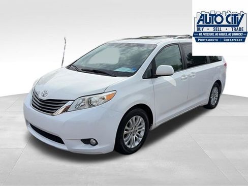 Used 2014 Toyota Sienna XLE FWD image 32