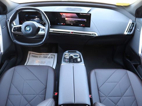 Used 2022 BMW iX xDrive50 w/ Convenience Package AWD/4WD image 9