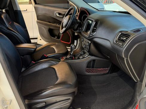 Used 2019 Jeep Compass Trailhawk w/ Popular Equipment Group AWD/4WD image 12