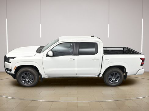 Certified 2025 Nissan Frontier SV w/ SV Convenience Package RWD image 36