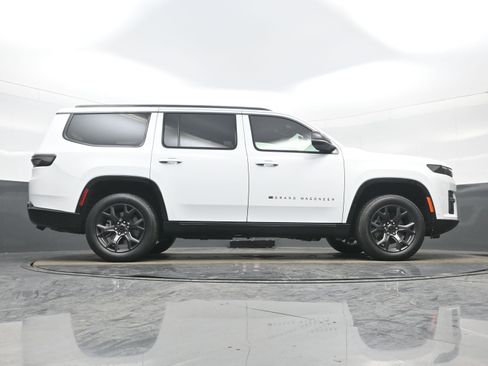 New 2026 Jeep Grand Wagoneer Limited image 17