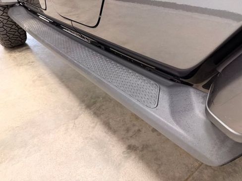 Used 2021 Jeep Gladiator Overland AWD/4WD image 12