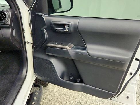 Used 2018 Toyota Tacoma TRD Pro AWD/4WD image 32