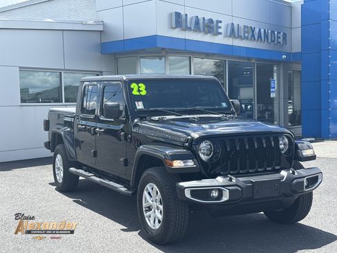 Used 2023 Jeep Gladiator Sport AWD/4WD image 1