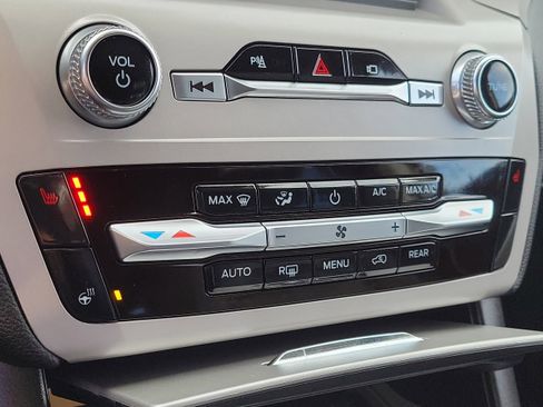 Used 2023 Ford Explorer XLT w/ Equipment Group 202A image 30