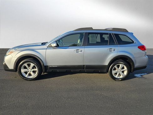 Used 2013 Subaru Outback 2.5i Premium image 2