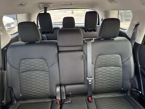 Used 2025 Nissan Pathfinder SV FWD image 9
