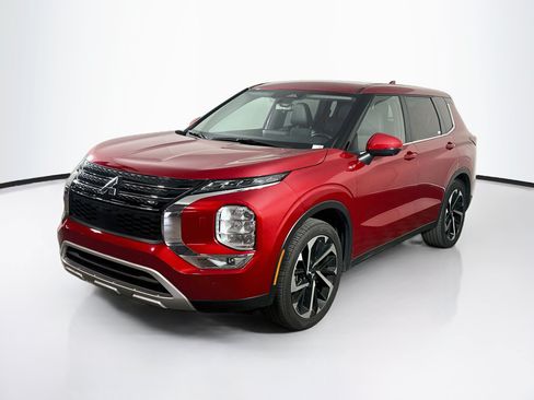 Used 2024 Mitsubishi Outlander SE AWD/4WD image 3