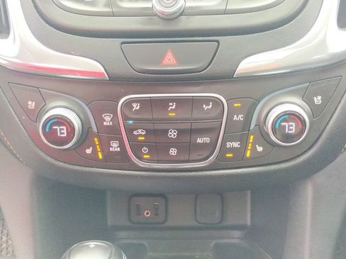 Used 2018 Chevrolet Equinox Premier image 40