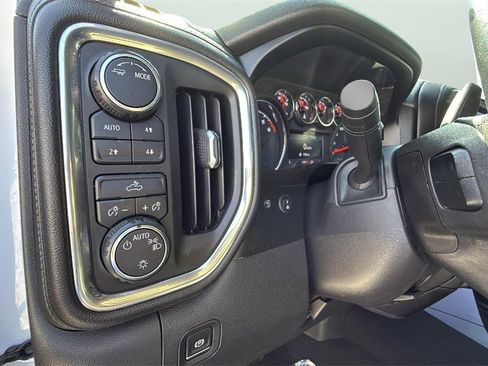 Used 2021 Chevrolet Silverado 1500 LT image 19