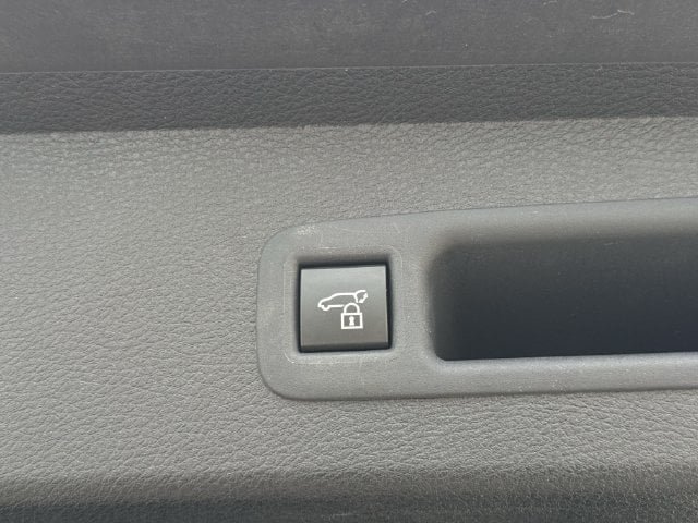 Used 2025 Toyota Sienna XLE FWD image 36