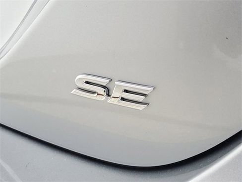 Used 2023 Toyota Camry SE image 8