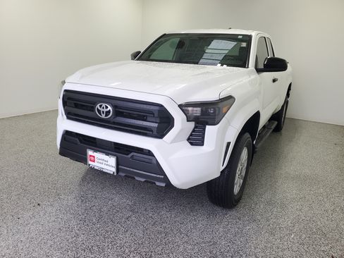 Certified 2025 Toyota Tacoma SR AWD/4WD image 2