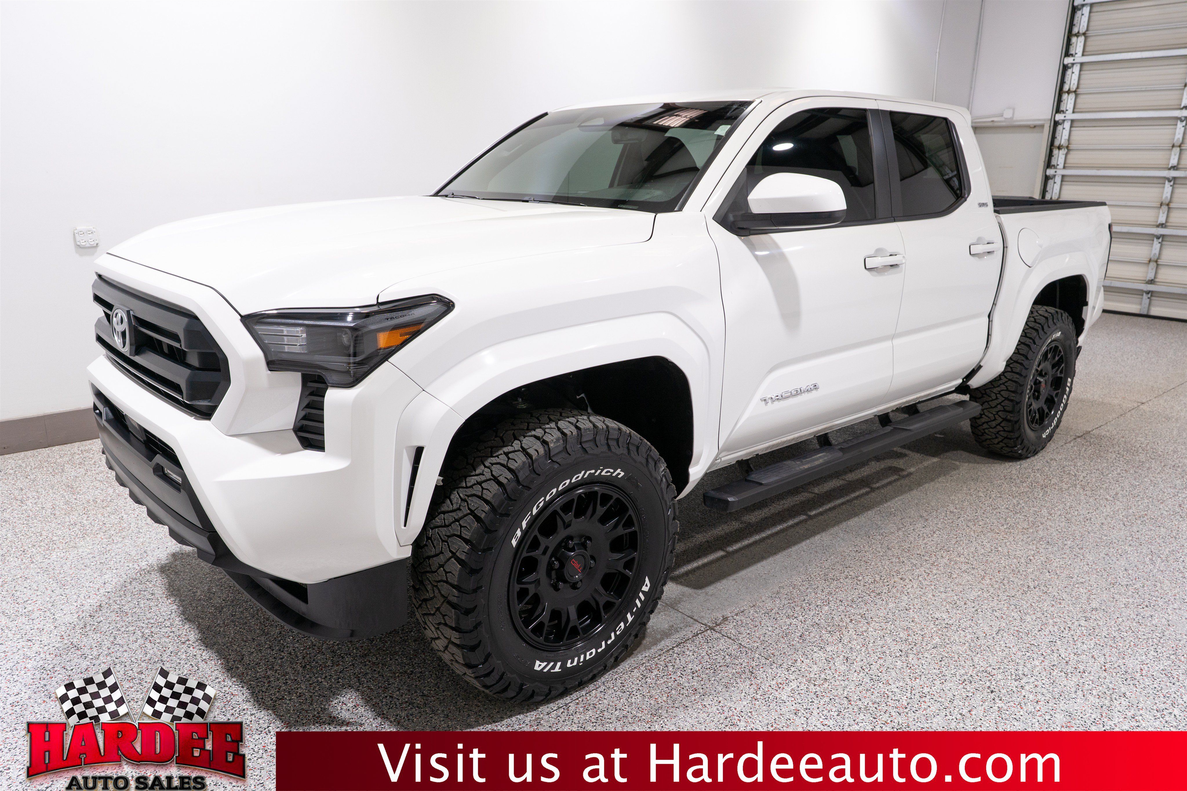 Used 2024 Toyota Tacoma SR5 RWD image 2