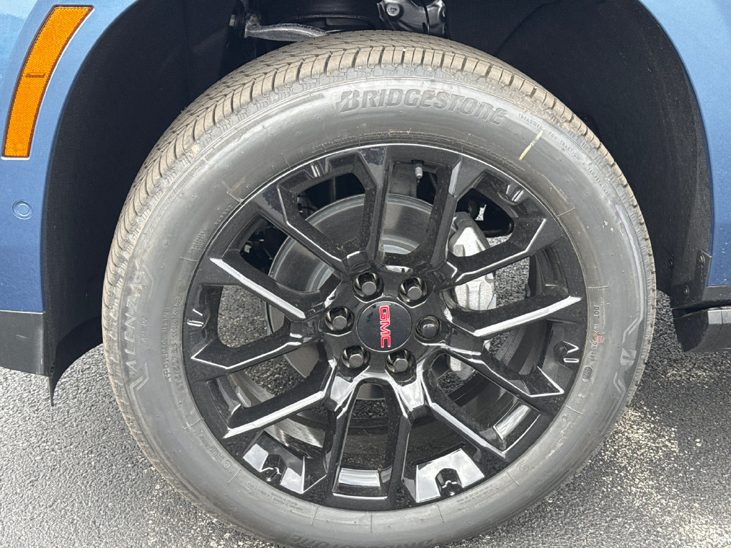 New 2026 GMC Yukon Denali w/ Denali Reserve Package AWD/4WD image 13