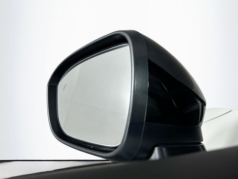 Used 2023 Nissan Ariya AWD image 16