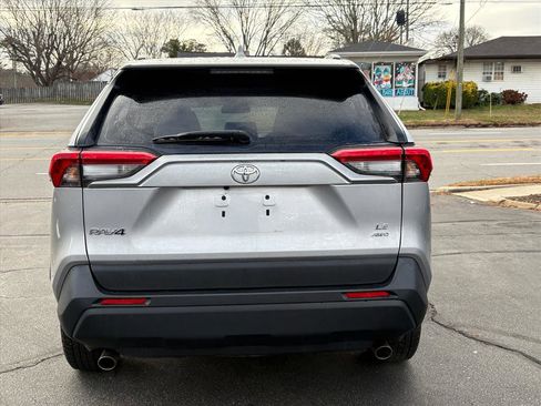 Used 2021 Toyota RAV4 LE image 5