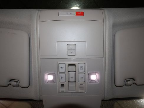 Used 2021 Volkswagen Atlas SEL image 32