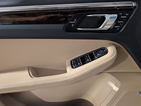 Certified 2026 Porsche Macan AWD/4WD image 20