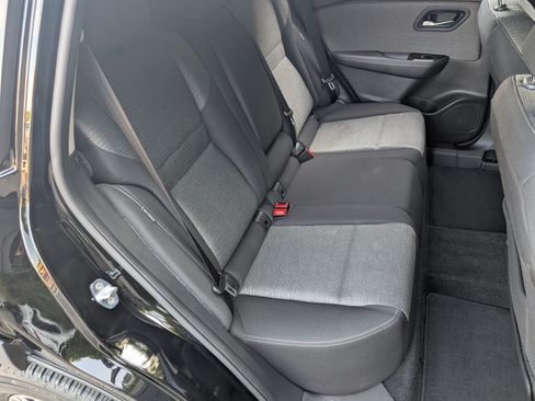 Used 2023 Nissan Rogue SV FWD image 19