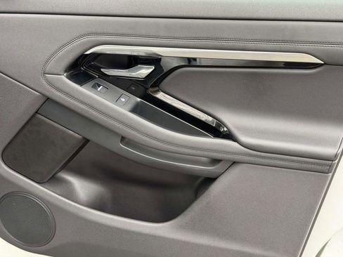 Used 2023 Land Rover Range Rover Evoque R-Dynamic SE image 8