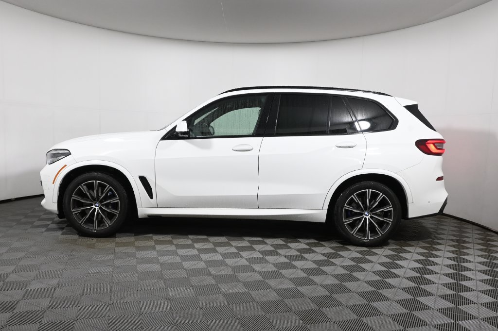 Used 2022 BMW X5 xDrive40i w/ M Sport Package AWD/4WD image 2
