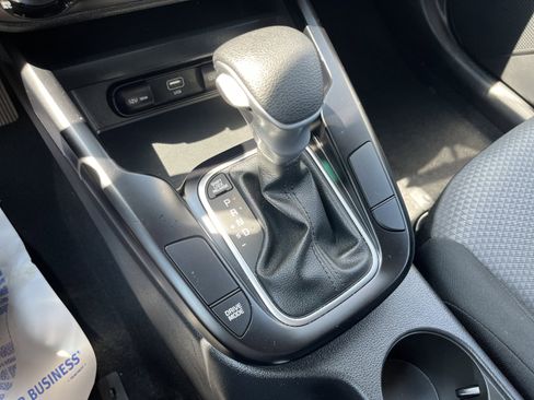 Used 2025 Kia Soul LX w/ LX Technology Package FWD image 24