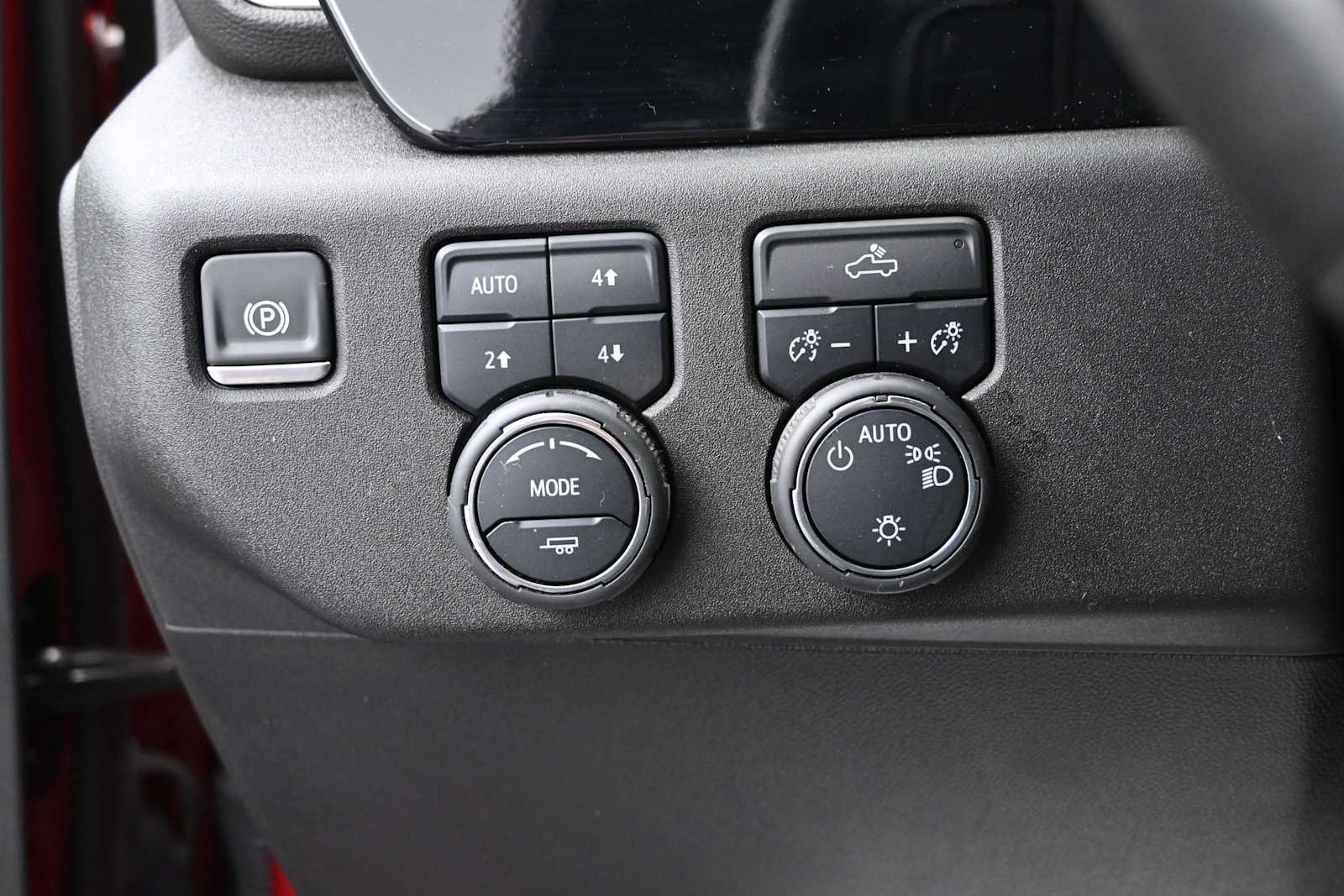 Used 2024 Chevrolet Silverado 1500 LT AWD/4WD image 9