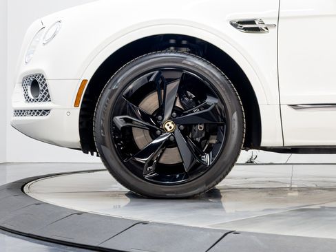 Used 2020 Bentley Bentayga V8 image 44