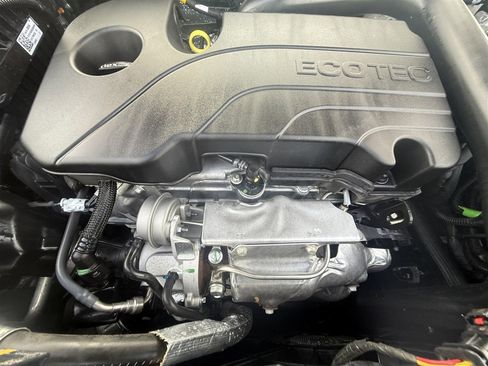 Used 2023 Chevrolet Equinox LT image 43