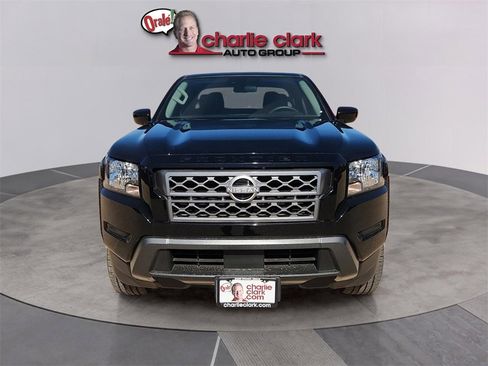 Used 2024 Nissan Frontier SV image 8