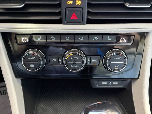 Certified 2024 Volkswagen Jetta SE image 15