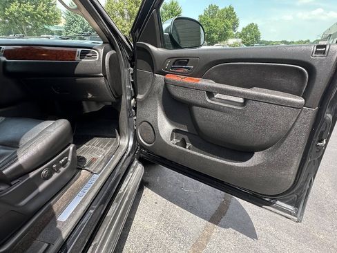 Used 2013 Chevrolet Suburban LTZ AWD/4WD image 35